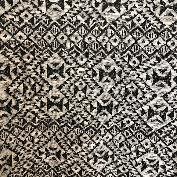 XHILARATION Black And White Cocoon Sleeve Sweater - Picture 6 of 7